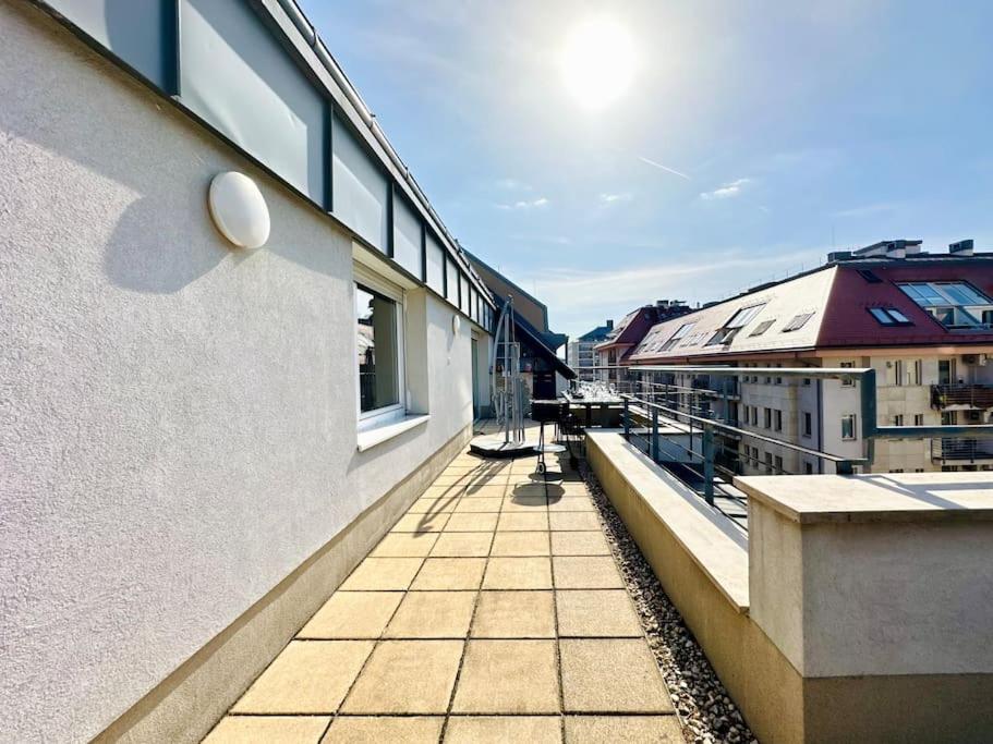 Riverside Budapest - Free Parking Екстер'єр фото